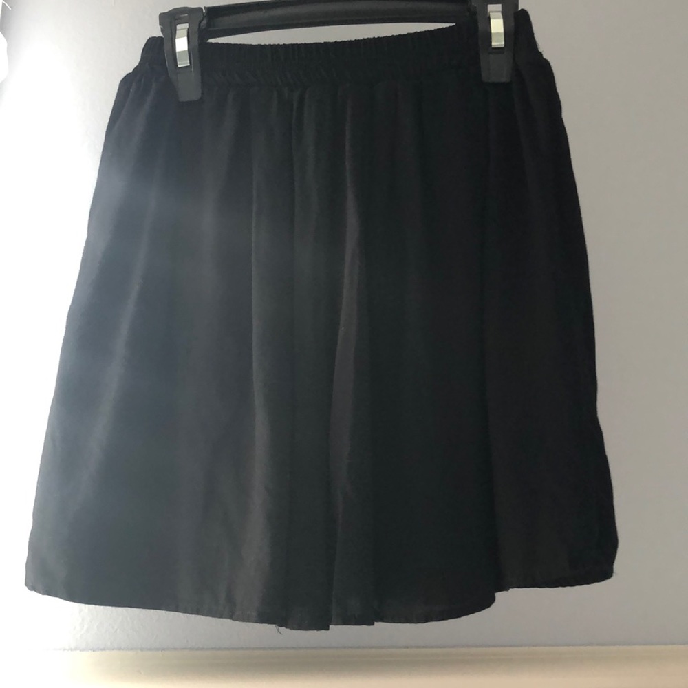 Black Flowy Mini skirt